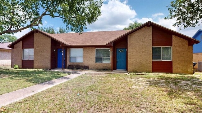 Building Photo - 412 University Oaks Blvd