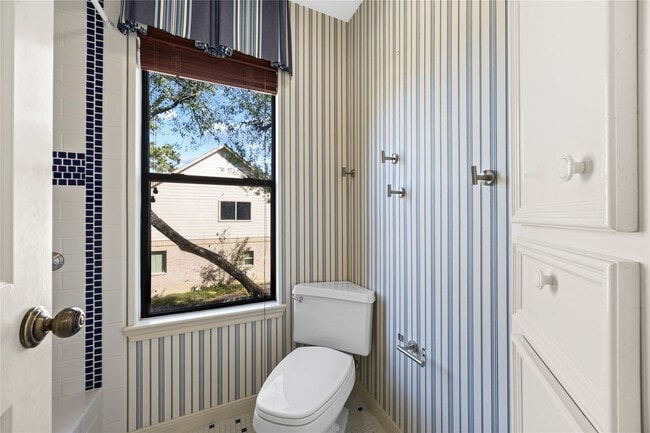 Building Photo - 18227 Longmoor Dr