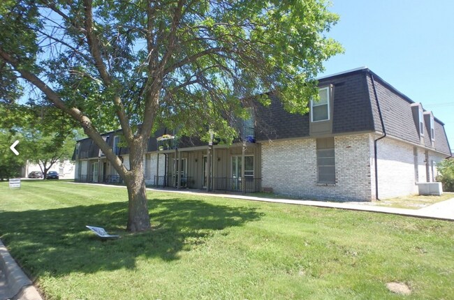 Primary Photo - Comfortable 2BR Apartment in SW CoMo