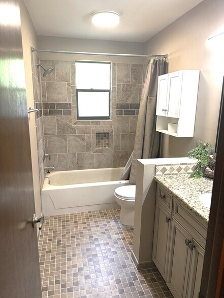 Building Photo - 3956 Cedar Cove Ln