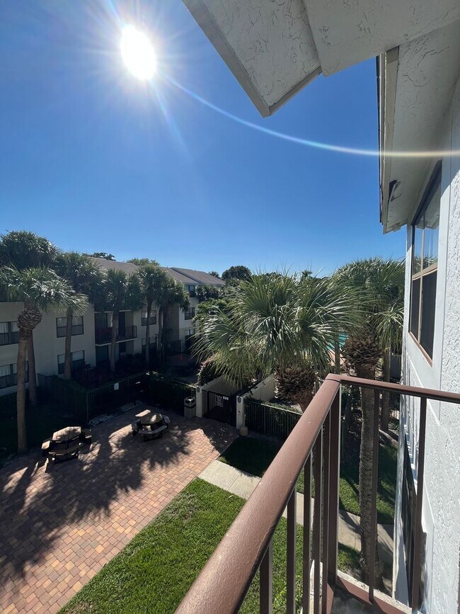 Building Photo - TWO BEDROOM TWO BATHROOM !! WATERFRONT COMMUNITY