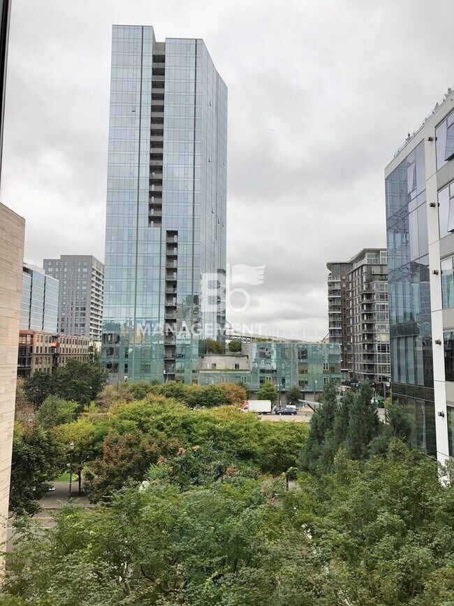 Building Photo - The Metropolitan, Pearl District's only 3b...