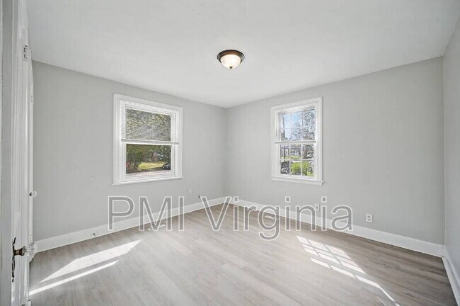 Building Photo - 3841 Chatham Cir