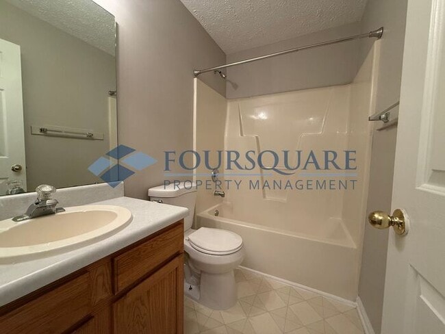 Building Photo - Spacious 4-Bed / 3-Bath Single-Family Home with Sunroom, Fenced Yard. Convenient to Southeast Ral...