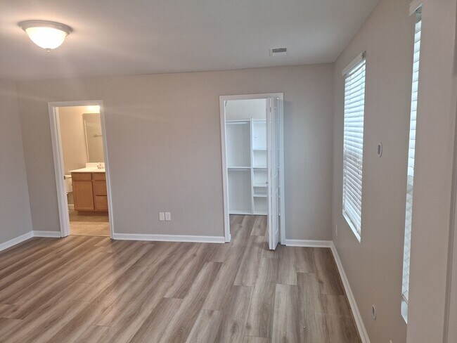 Building Photo - Wonderful Two Story Four Bedroom Home in Northeast Columbia!