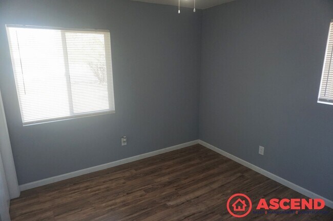 Building Photo - Delightful Home Near South High School!