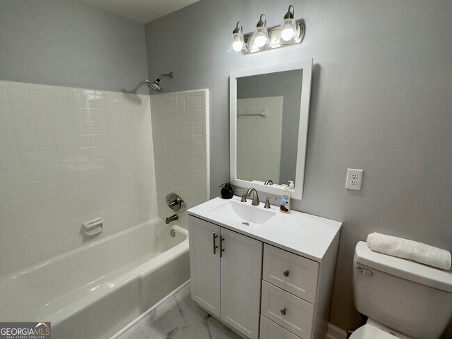 Building Photo - 6 Westlyn Dr