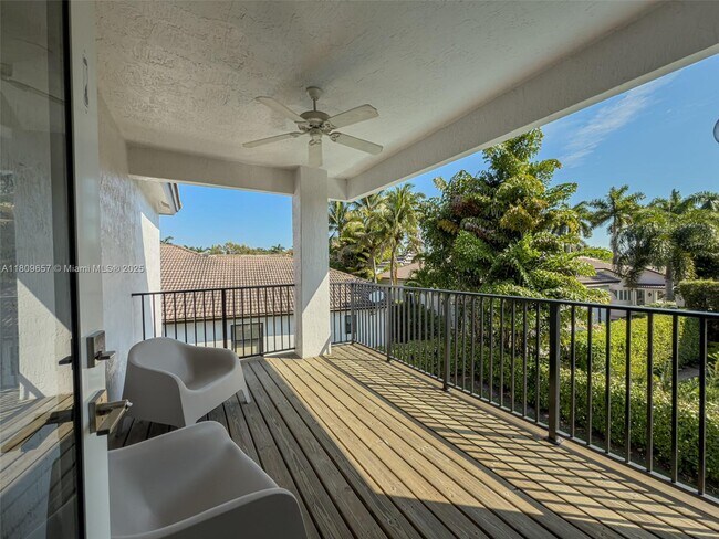 Building Photo - 2556 Jardin Manor