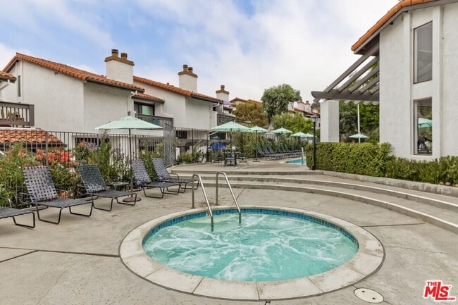 Building Photo - 1560 Michael Ln