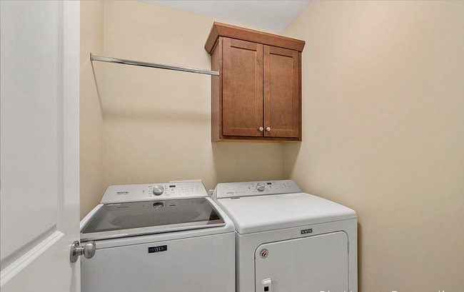 Building Photo - Immaculate 3 bed/3.5 bath home in Caledonia