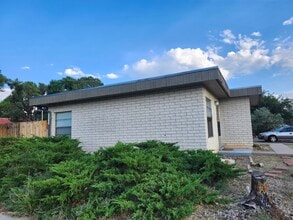 Building Photo - 1112 Zena Lona St NE