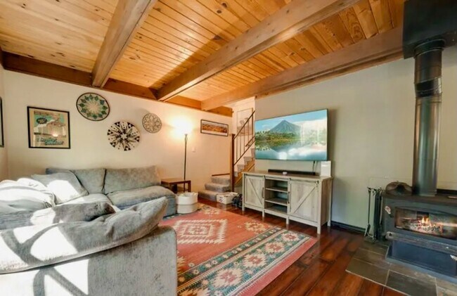 Building Photo - CHARMING ALTA HOUSE