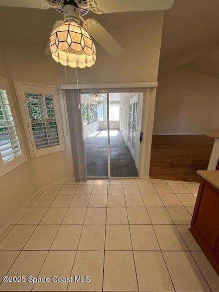 Building Photo - 973 Somerset Ln