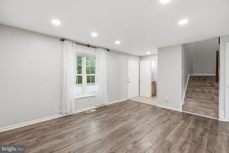 Building Photo - 9018 Jersey Dr
