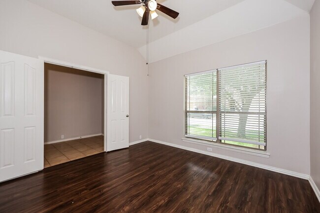 Building Photo - 636 Brooks St