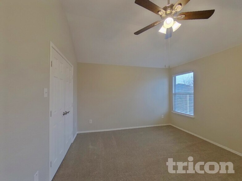 Building Photo - 9641 Linton Dr