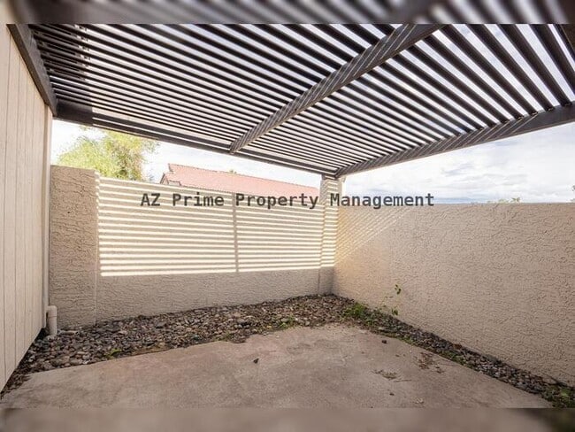 Building Photo - 2141 E Kirkland Ln