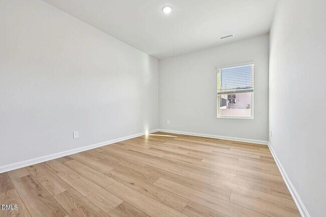 Building Photo - 744 Red River Dr