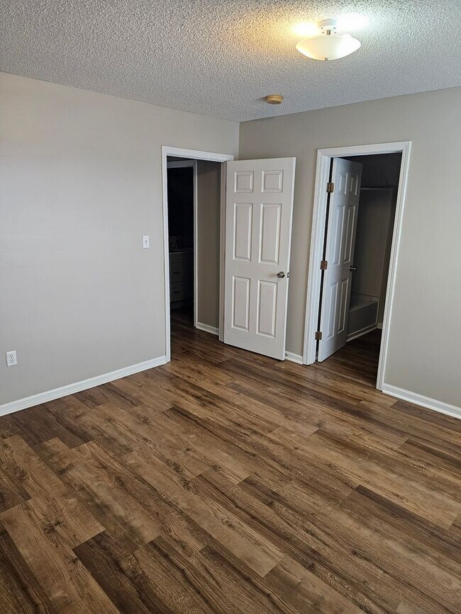 Building Photo - 1737 Moses Ave