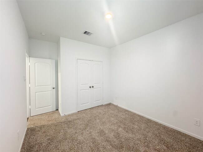 Building Photo - 519 Newcomb Holw Dr