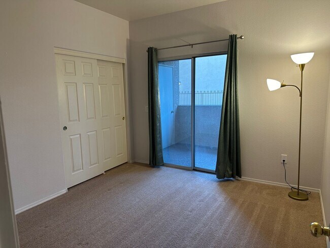 Building Photo - Condo on 2nd floor - Move-in Ready - 3 bed...