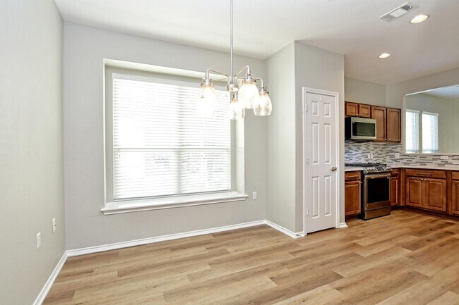 Building Photo - 313 Essex Ln