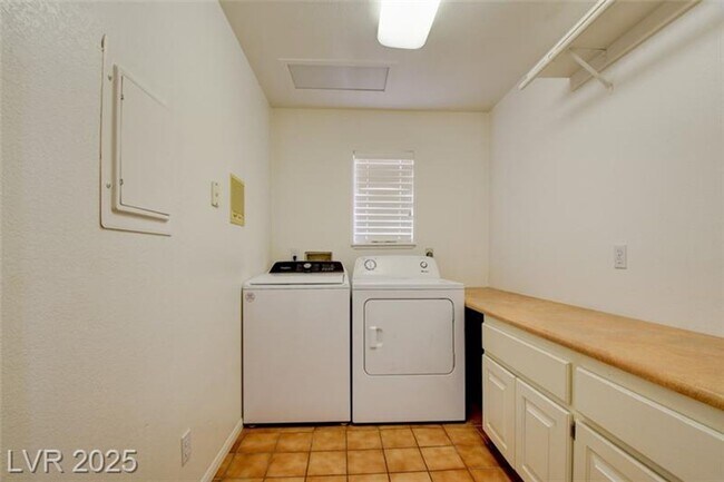 Building Photo - Fabulous Ranch-Style Home on Over Half an Acre – No HOA!