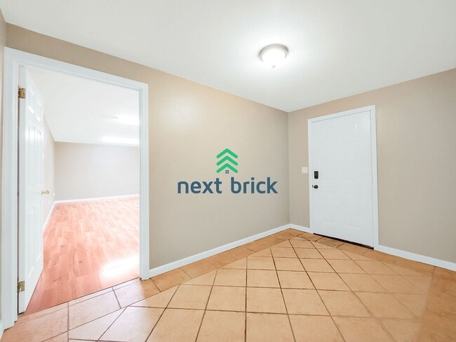 Building Photo - Spacious 2 Bed 1 Bath for Rent!