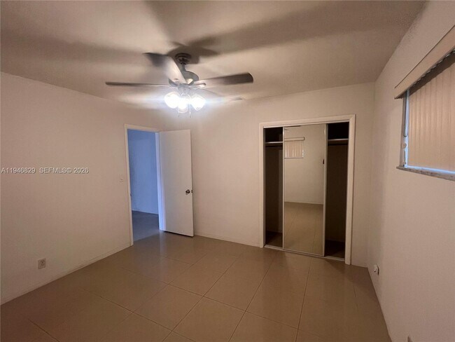 Building Photo - 5010 SW 26th Ave