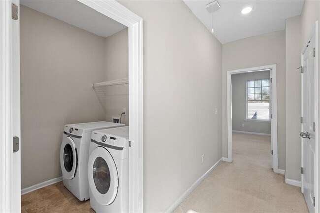 Building Photo - 6023 Skellig St