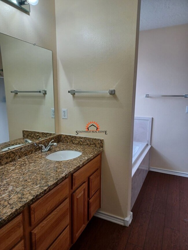 Building Photo - 4624 Sandstone Dr