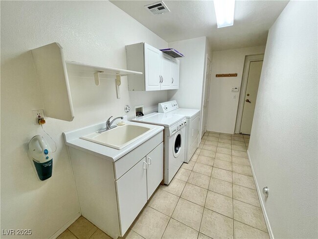 Building Photo - 10820 Amber Ridge Dr
