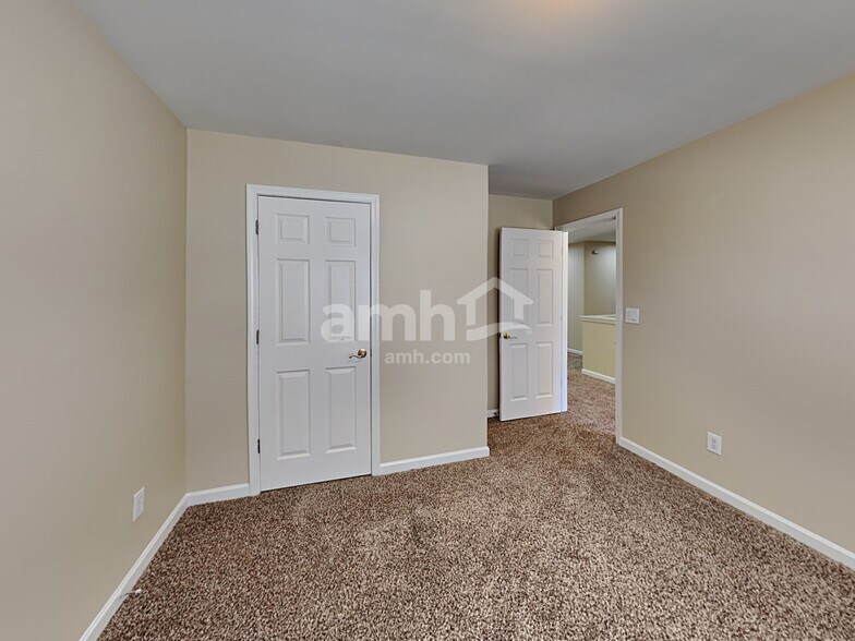 Building Photo - 586 Creek Valley Ct