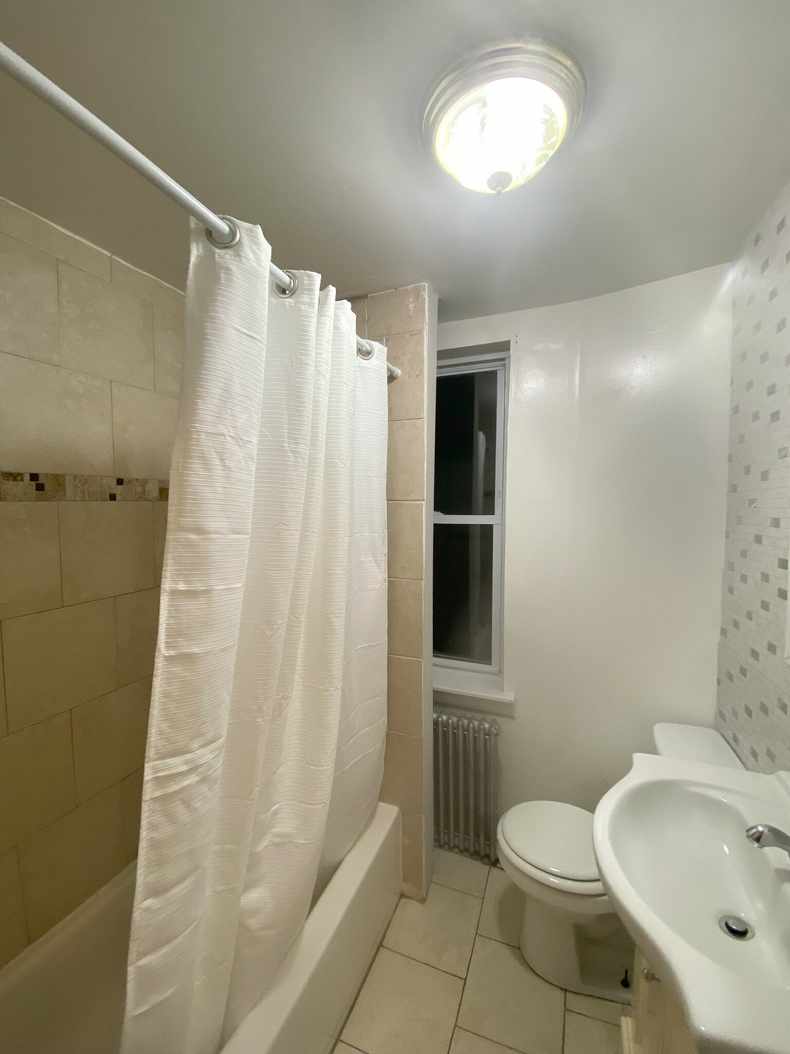 Building Photo - 1635 Lecount St