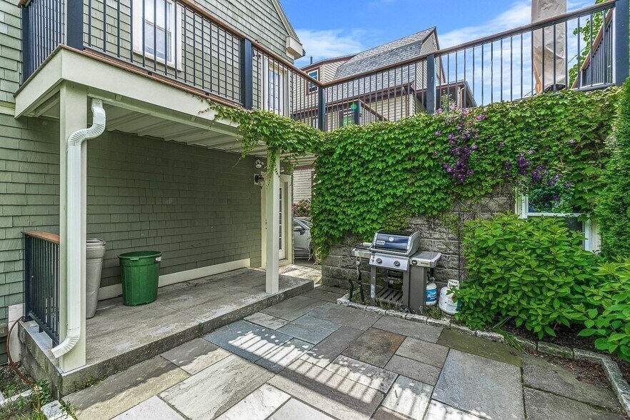 Building Photo - 24 Ossipee Rd
