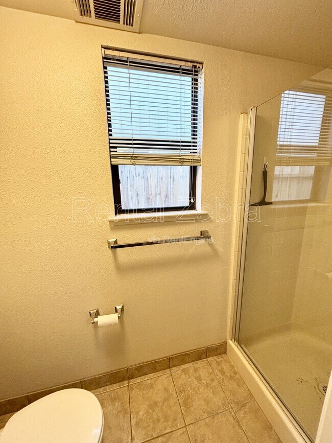 Building Photo - 3068 W Queens Cir