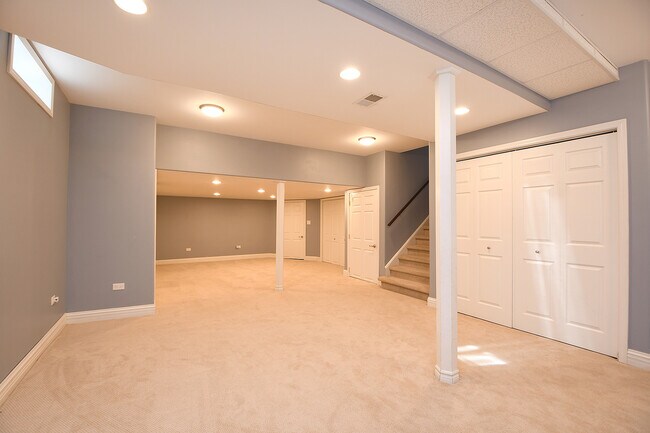 Building Photo - 13050 Meadowview Ln