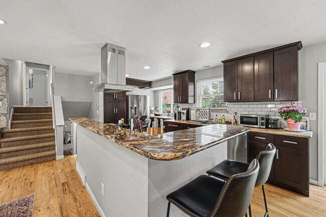 Building Photo - Gorgeous Home of Rental in Southern Gables Neighborhood!