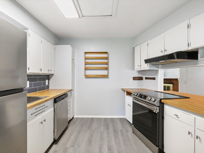 Building Photo - 1708 Probasco Way