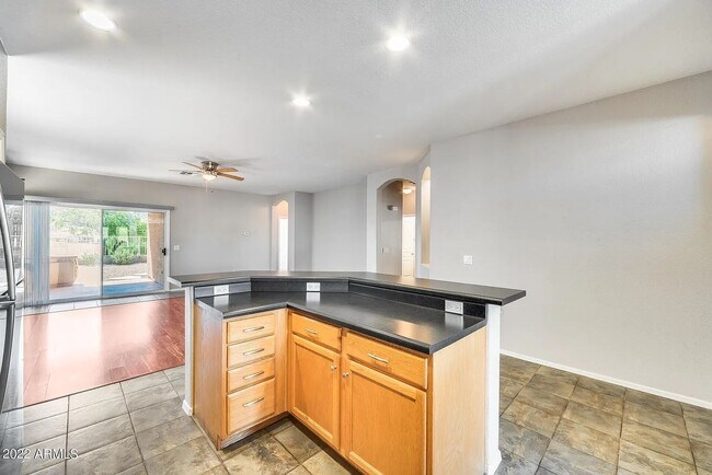 Building Photo - Golf Course Views! Quiet Cul-de-Sac! Updat...