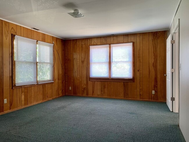 Building Photo - 608 Willard Pl