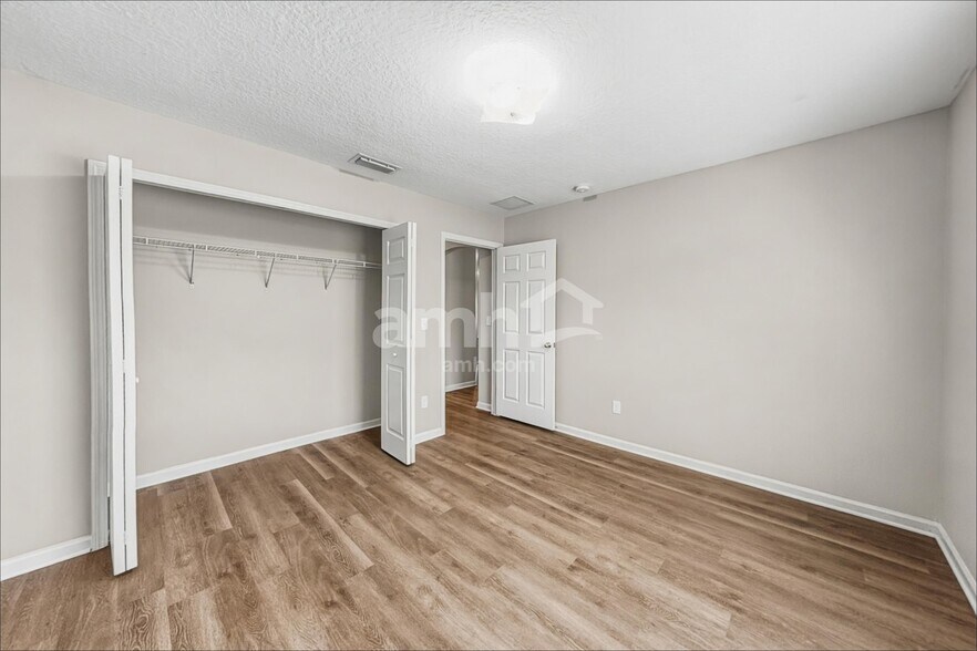 Building Photo - 12107 Hayden Lakes Cir