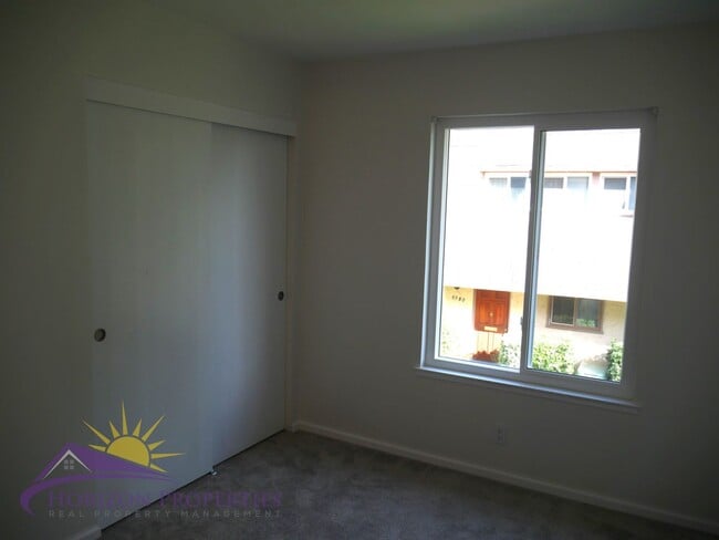 Building Photo - 3 Bed 2.5 Bath 1,380 sqft Townhome in Carm...
