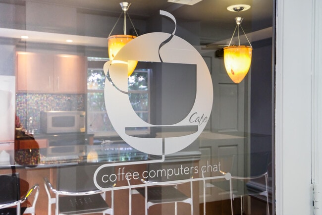 Building Photo - 520 SE 5 Ave