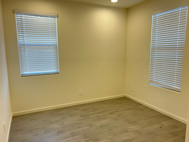 Building Photo - Long term rental in Adult Community