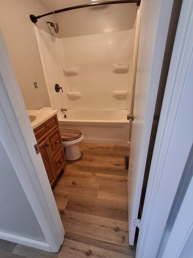 Building Photo - 105 Orchard St