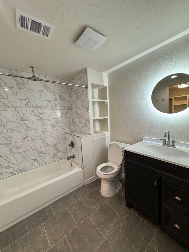 Building Photo - Located in Southlawn!!! 3/2 CH/A