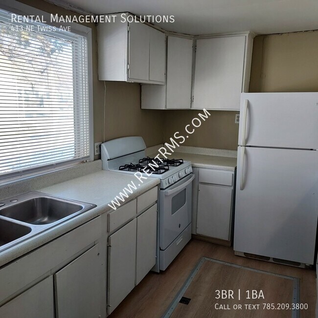 Building Photo - 413 NE Twiss Ave