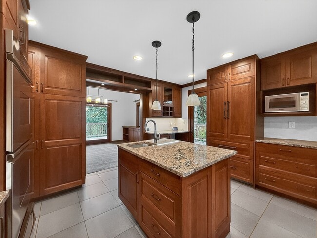 Building Photo - 5333 134th Ave SE