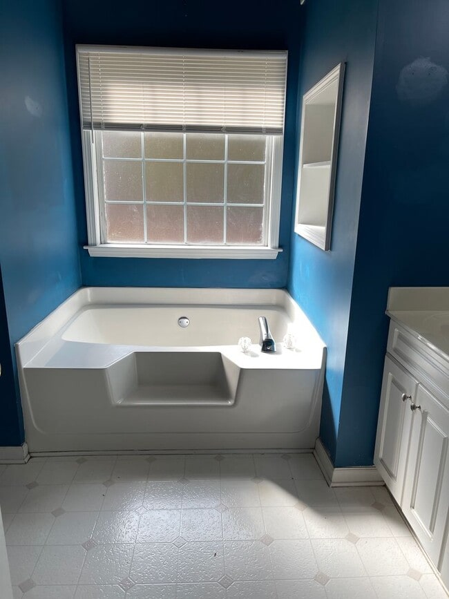 Building Photo - Ranch on full basement